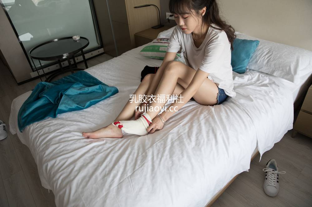 [物恋传媒] No.249 冬冬-小小的坚强 [189P2V4.69GB]