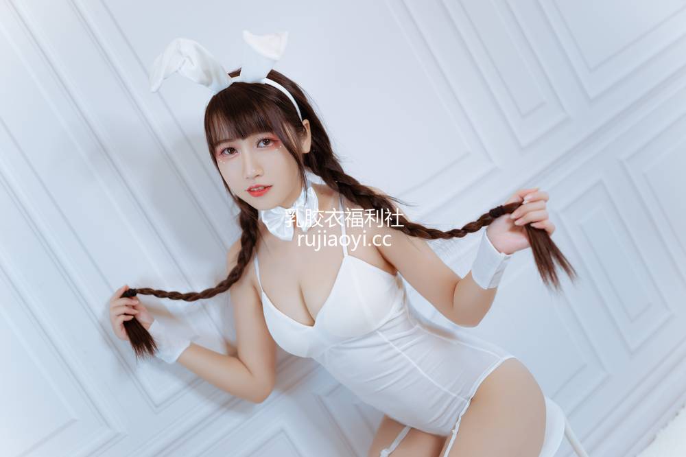 [网红杂图] 不呆猫 – 白色兔女郎 [26P53M]