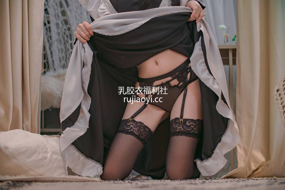 [网红杂图] 起司块wii – 黑丝女仆 [76P639MB]