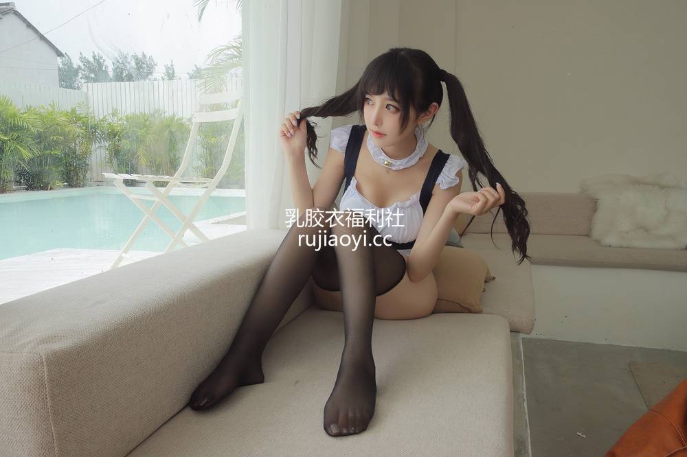 [网红杂图] Shika小鹿鹿 – 双马尾日 [10P87M]