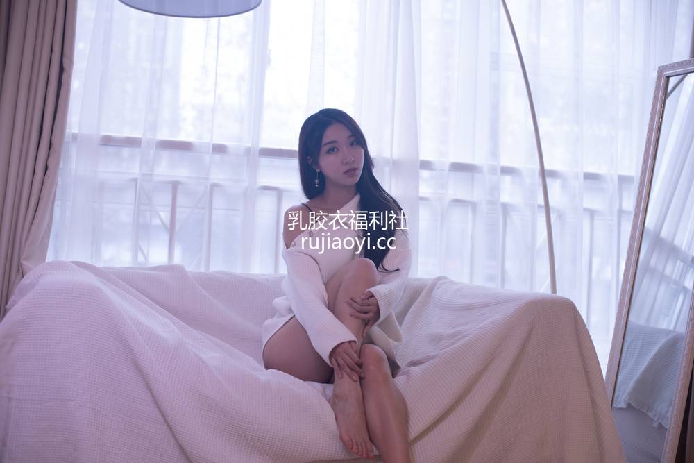 [网红杂图] 黑川 – 午休 [45P130MB]