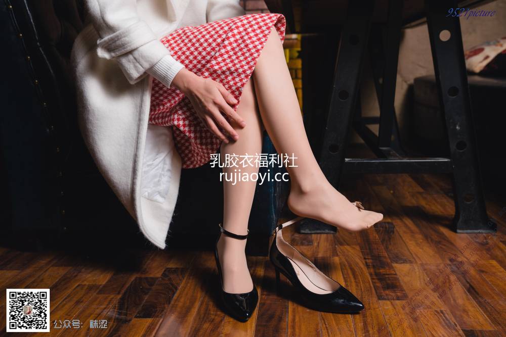 [袜涩] NO.052 雪梨淑女套装 有视频 [53P1V1.38G]
