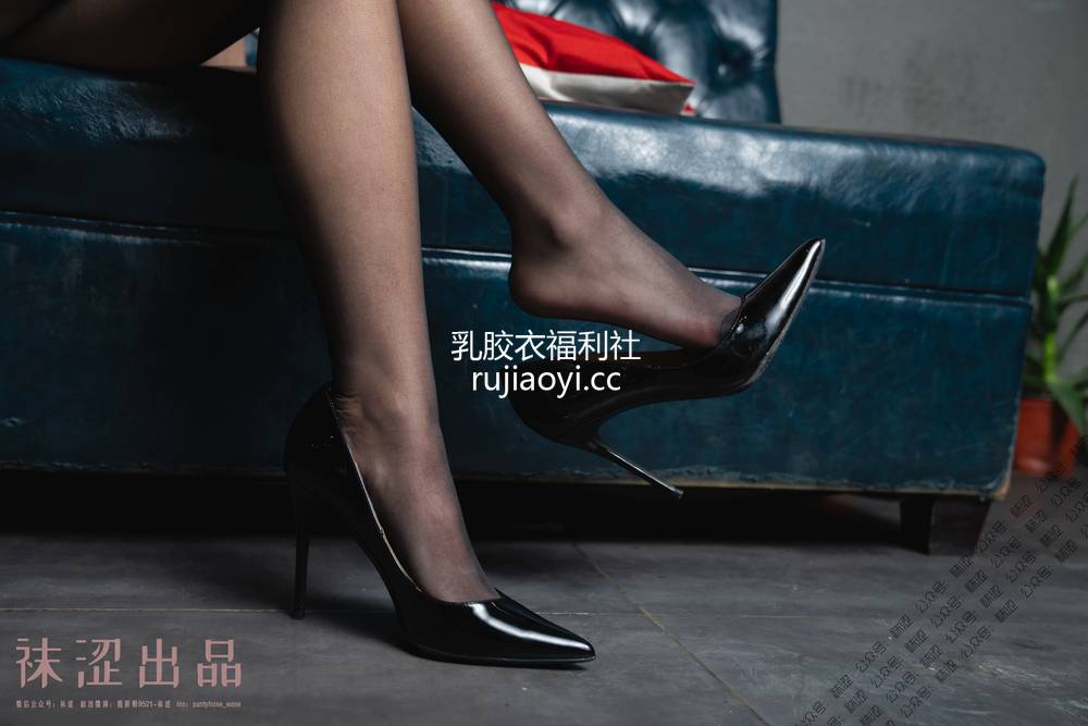 [袜涩] NO.029 刘哈哈 黑丝小旗袍 [51P868M]