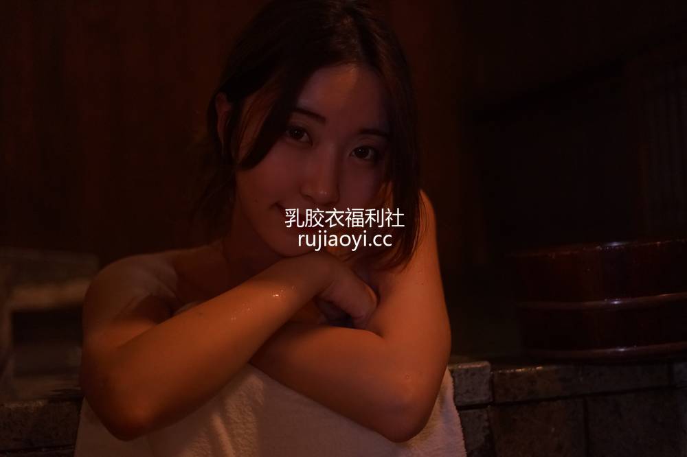 [网红杂图] 黑川 – 浴巾 [13P93MB]