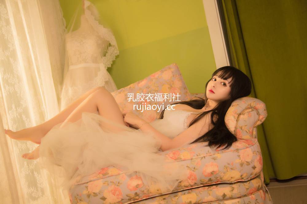 [网红杂图] 黑猫猫OvO – 少女写真 [26P229MB]