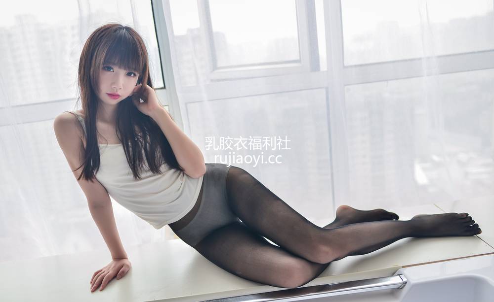 [网红杂图] 雪琪 – 白色纯棉吊带 [30P360MB]