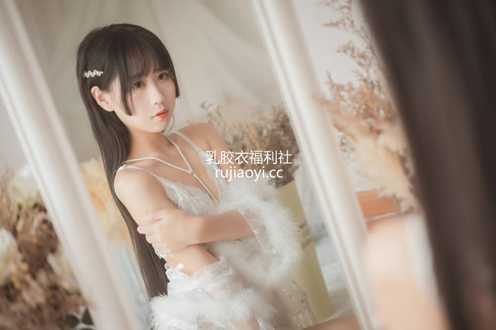 [网红杂图] 萌芽儿o0 – 毛绒内衣 [27P278MB]