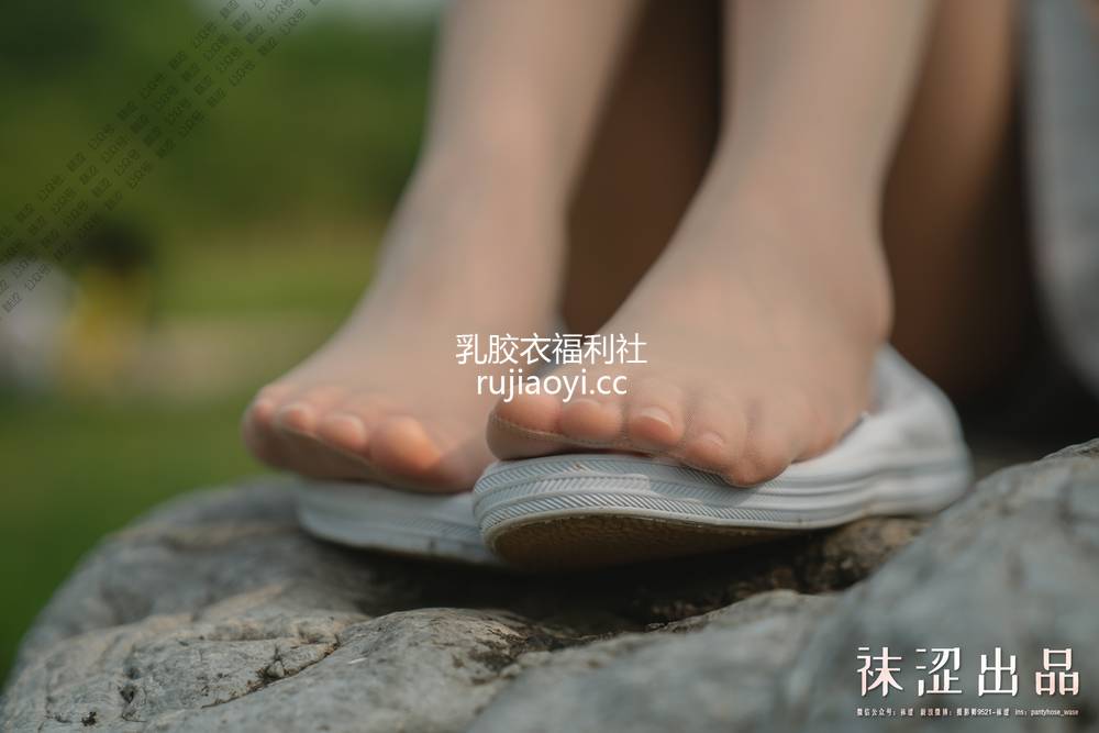 [袜涩] NO.042 思甜 2.0乡村郊游 [53P999M]