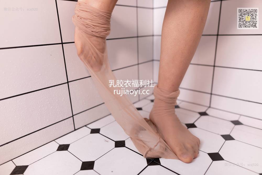 [山茶摄影Iss] NO.023 浴室里脱丝 [66P51M]