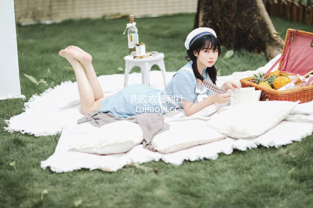 [网红杂图] 蜜桃少女是依酱呀 – 欧风 [30P165MB]