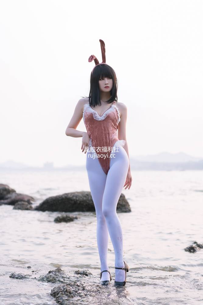[网红杂图] 田露露 – 粉兔 [25P59M]