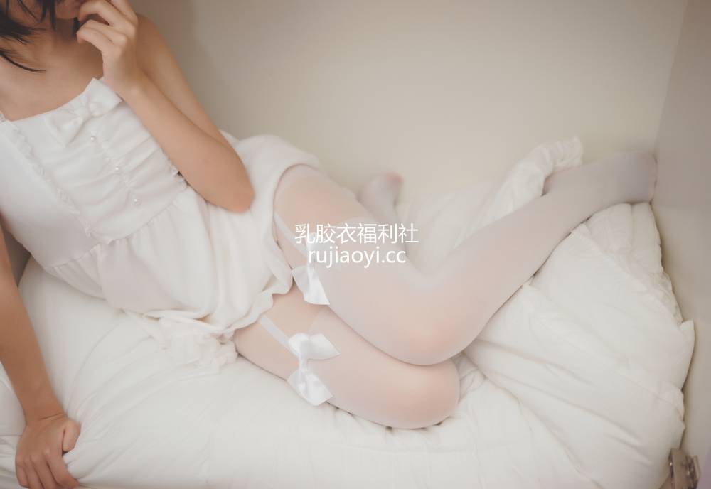 [网红杂图] 可爱人气Coser面饼仙儿 NO.039 白色空间  [10P122MB]