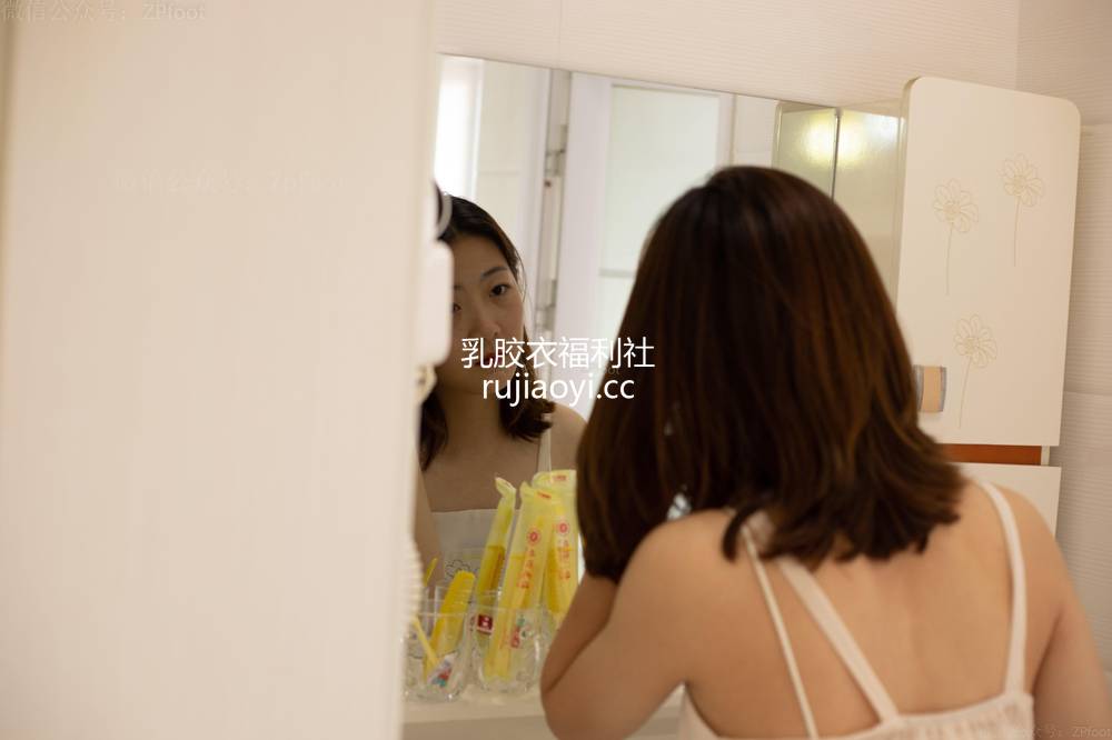 [山茶摄影Iss] NO.074 厨房洗丝 [96P219MB]