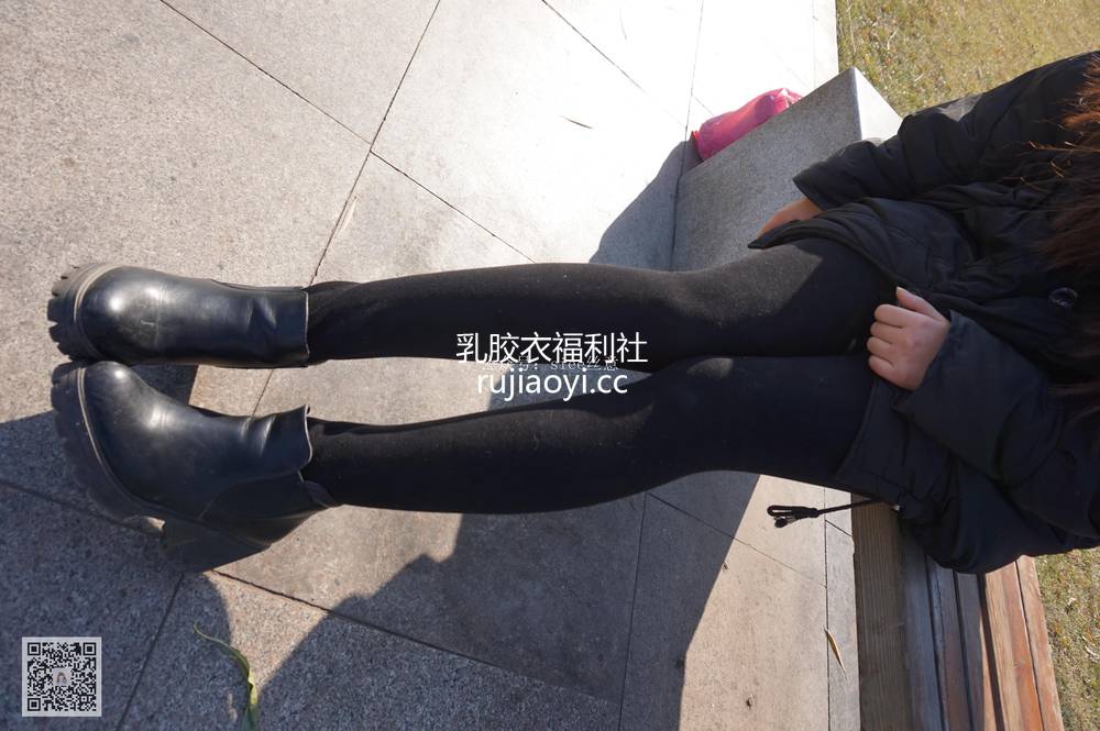 [SIEE丝意] NO.024 曦曦黑丝内的肉丝 [99P224MB]