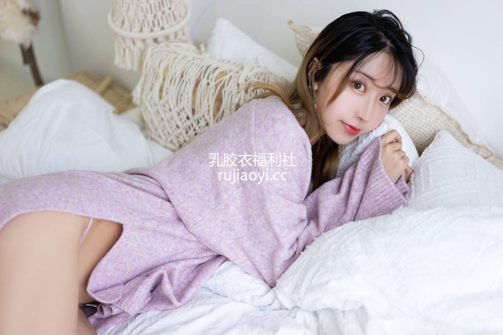 [网红杂图] 黑川 – 年上彼女 紫色毛衣 [14P134MB]