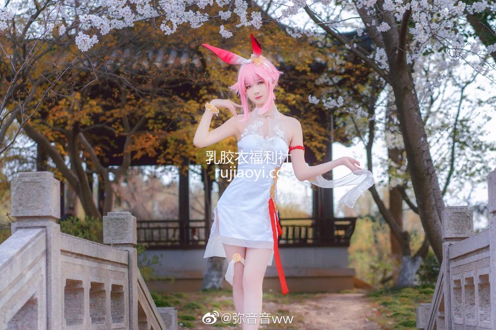[网红杂图] 弥音音ww – 八重樱 [10P17MB]