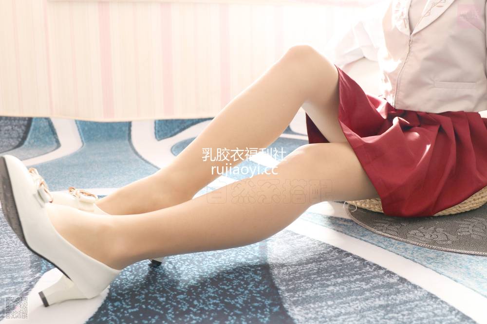 [SiHua丝话] NO.038 薄丝袜的JK少女 瑶瑶 [95P2V707MB]