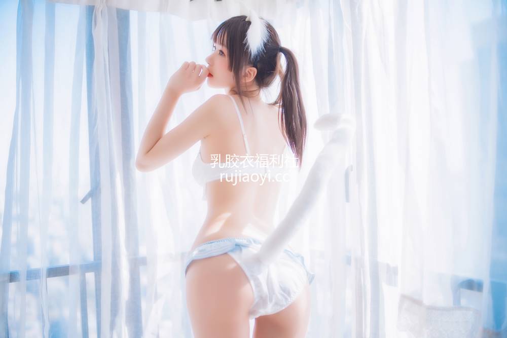 [网红杂图] 桜桃喵 – 一只恋爱 [44P672MB]
