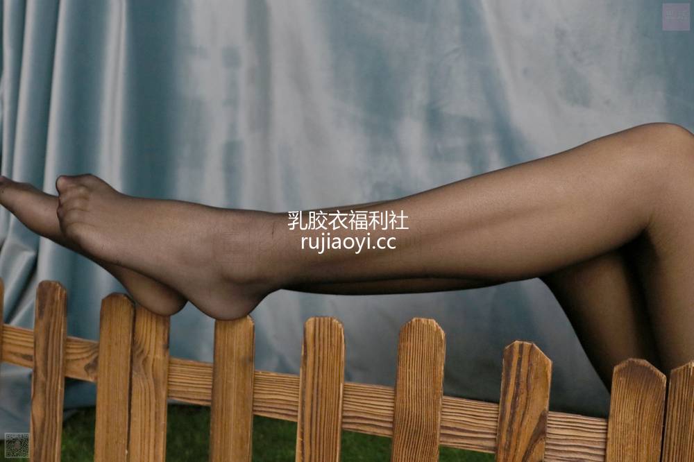 [SiHua丝话] NO.042 空姐下班后的约会 可乐 [89P2V1.35G]