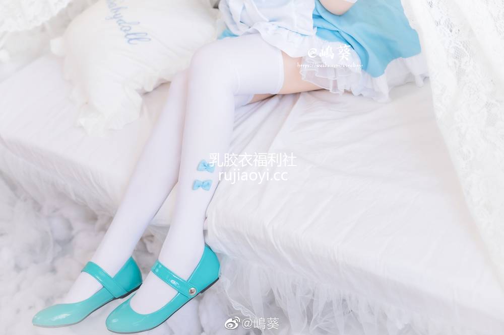 [网红杂图] 嶋葵 – 小天鹅女仆 [12P88MB]
