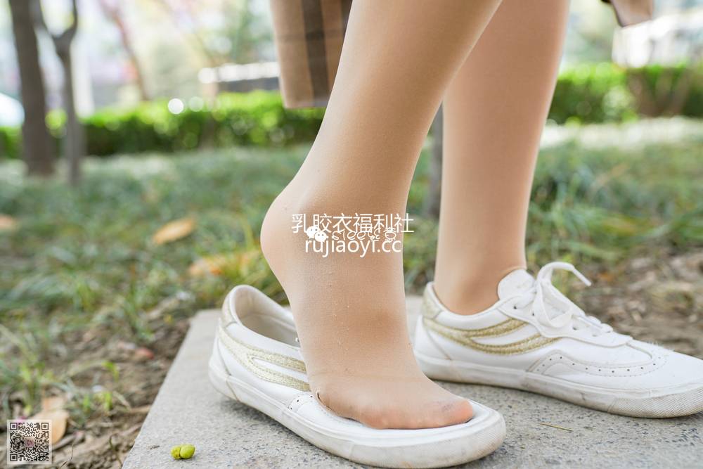 [SIEE丝意] NO.280 薇薇学姐 转角遇到你 [55P193MB]