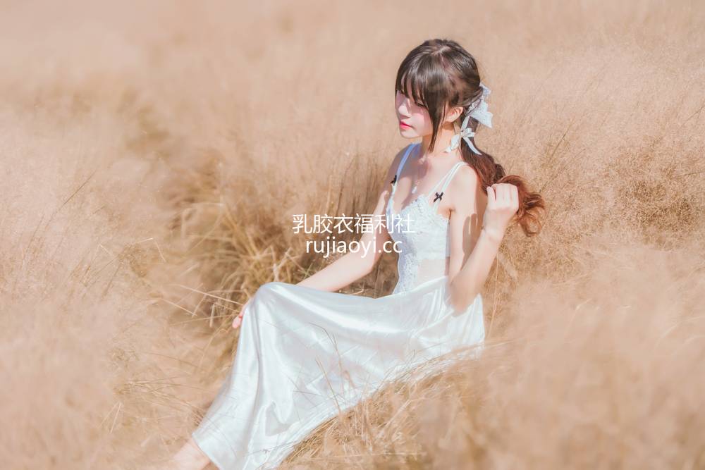 [网红杂图] 桜桃喵 – 原野上的浪漫 [51P1G]