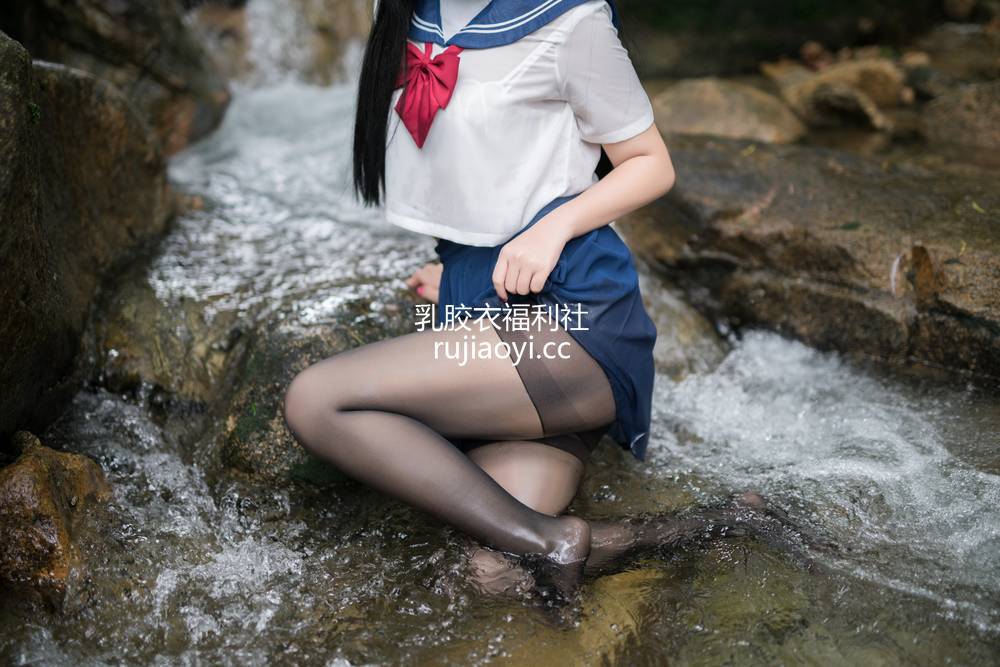 [网红杂图] 白烨 – 湿身JK [98P2V1.77G]