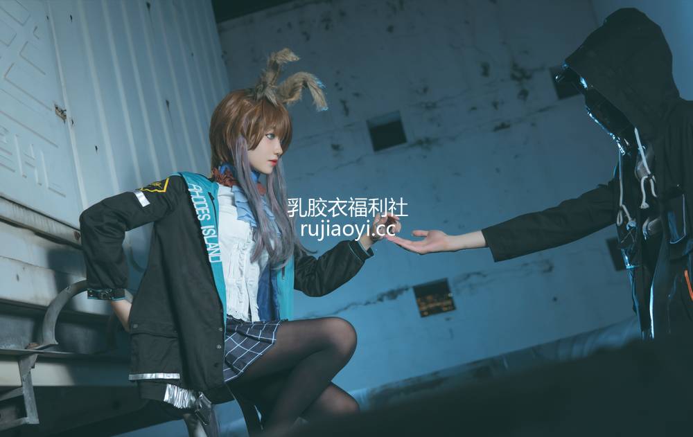 [网红杂图] 南桃Momoko – 阿米娅 [26P50MB]
