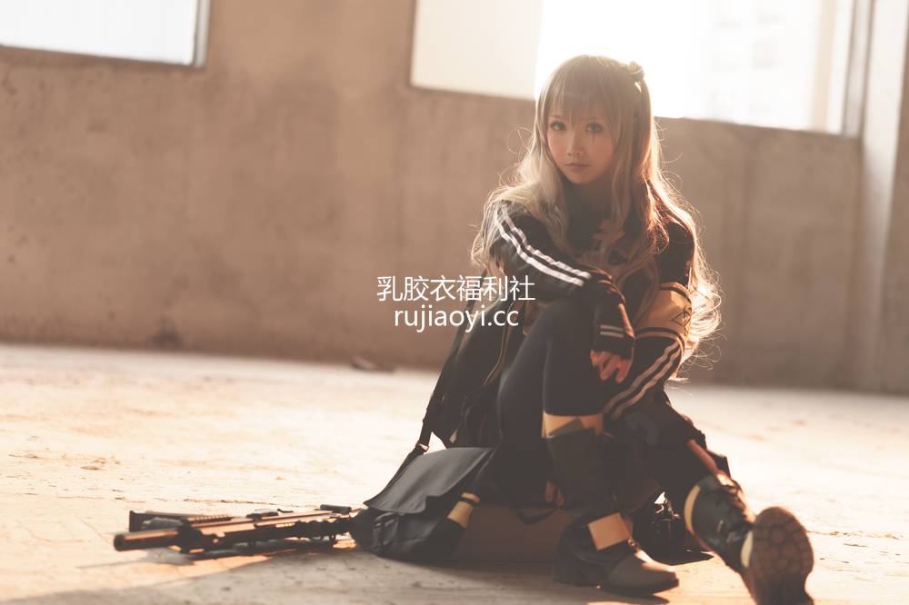 [网红杂图] 可爱人气Coser面饼仙儿 NO.048 UMP45 [26P187MB]
