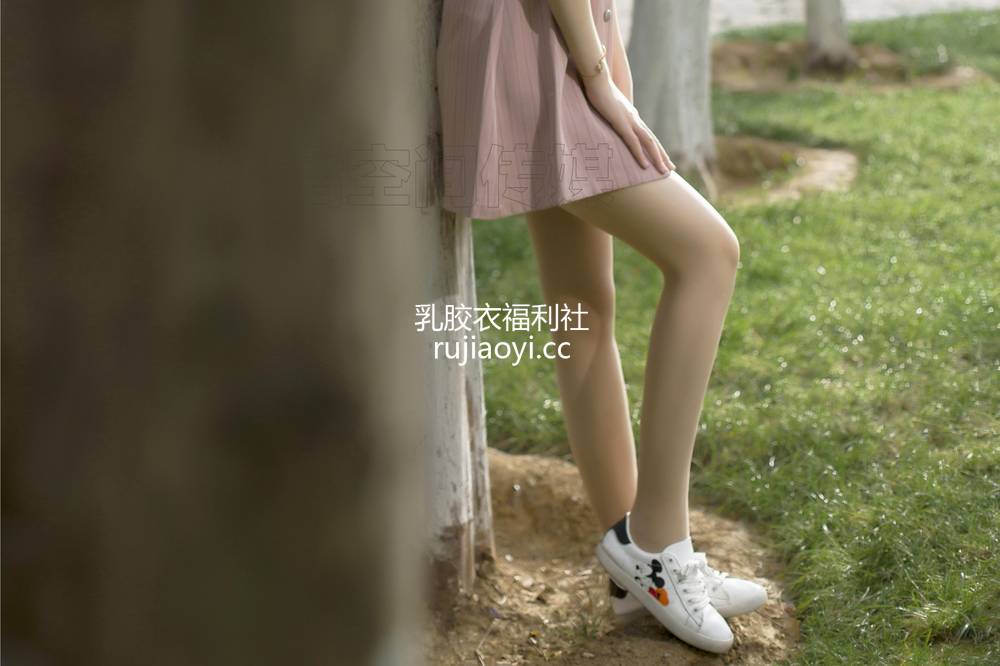 [SiHua丝话] NO.124 子琦 山林间的嫩龄少女 [40P56M]