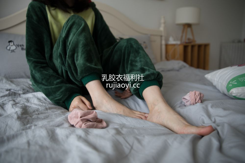 [物恋传媒] No.349 猫耳-你看起来很好吃 [187P1V4.45GB]