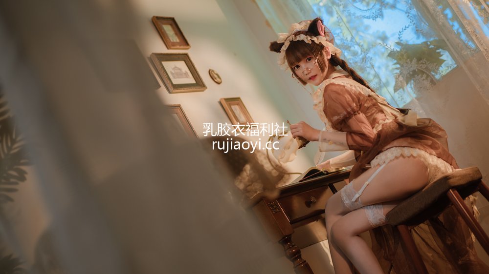 [网红杂图] 尤猫醒醒ovo – 少女春梦 [40P1V331MB]