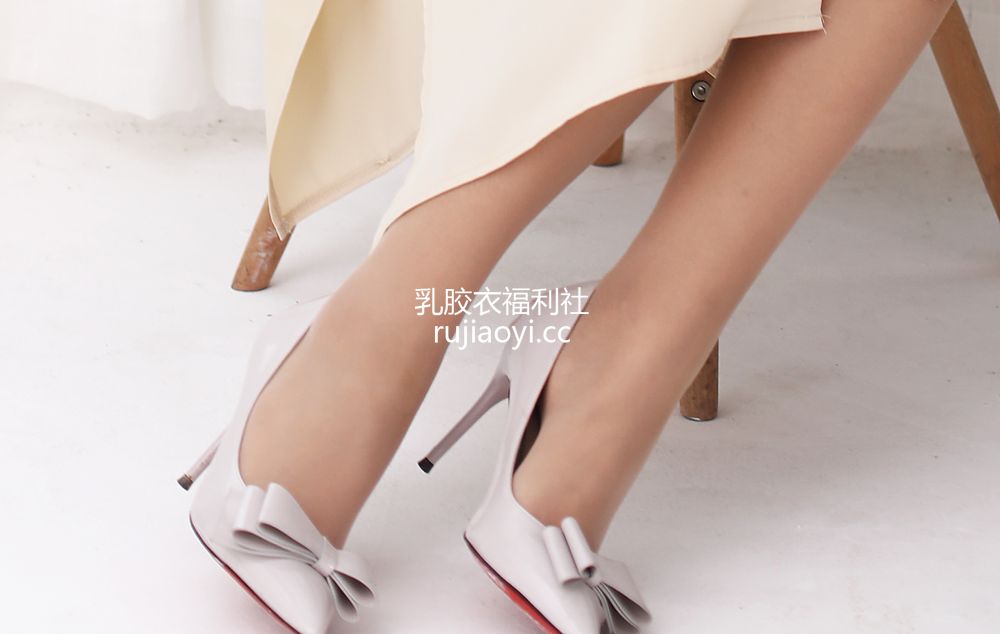 [奈丝写真] NO.136 秀秀-温柔奶茶色系 [35P299MB]