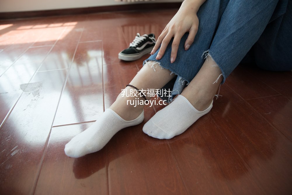 [物恋传媒] No.361 婷婷-鱼与雨 [142P1V6.00GB]