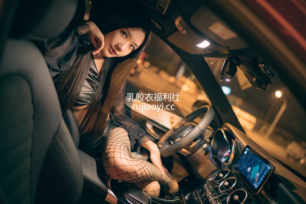 [网红杂图] 源纱希喵喵喵 – 香车美人 [16P202MB]