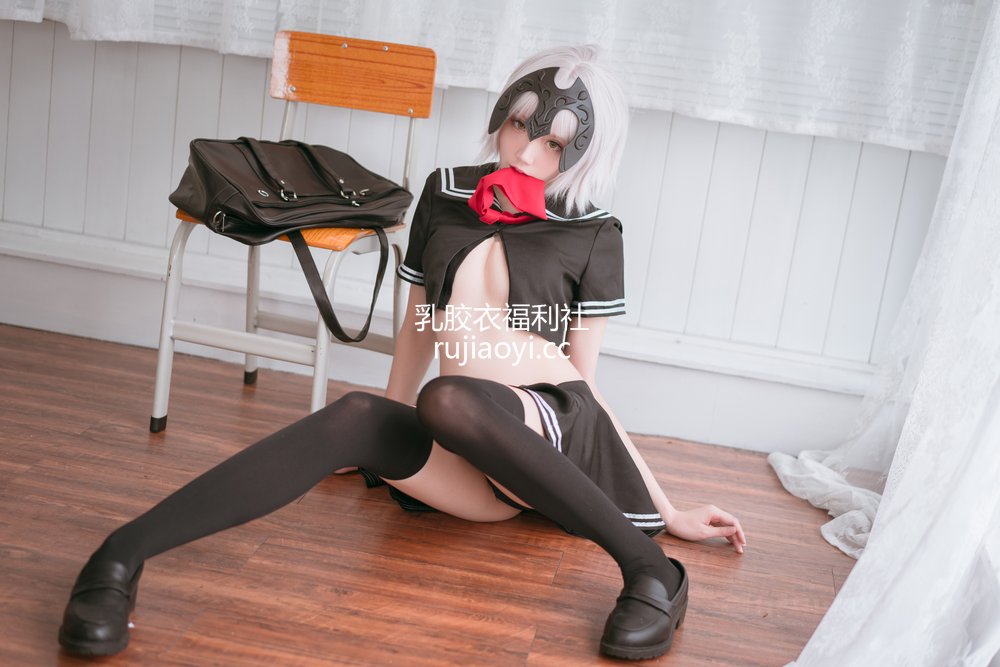 [网红杂图] 瓜希酱 – 黑贞德 校服 [13P59MB]