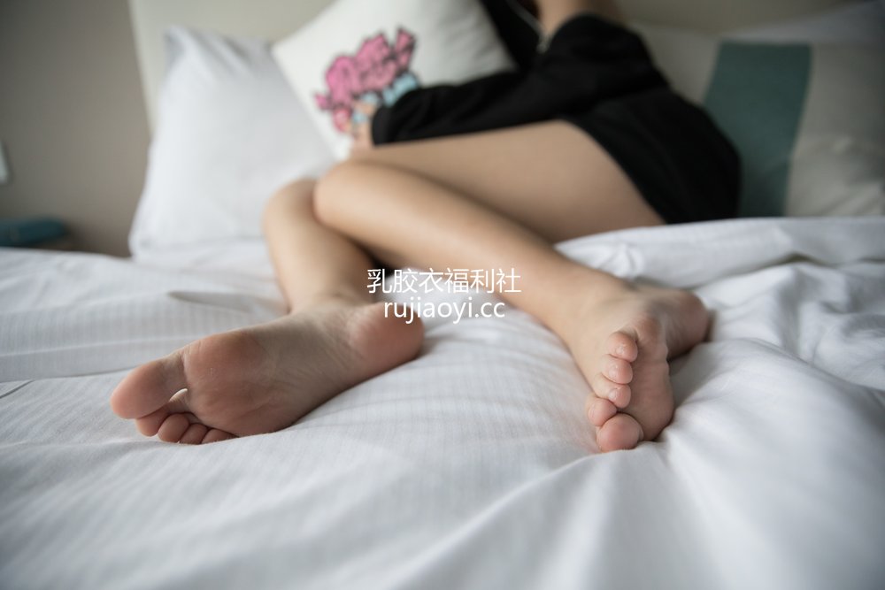 [物恋传媒] No.357 萌叔-红尘情歌 [144P1V4.05GB]