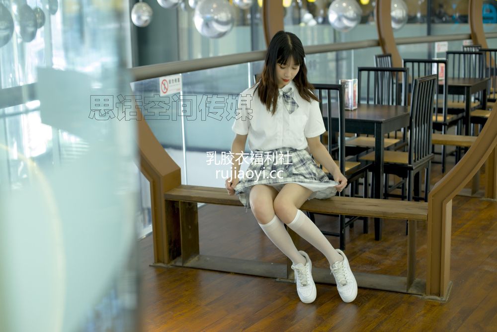 [SiHua丝话] NO.127 诗韵 商场里的JK女孩 [44P63M]