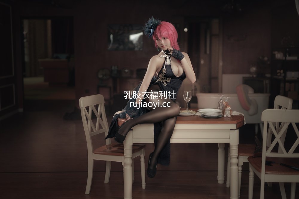[网红杂图] 阿薰kaOri – 黑太子旗袍 [20P181M]