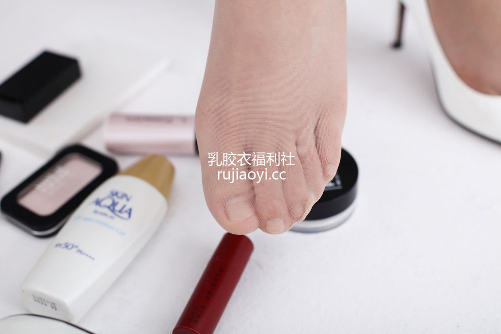 [奈丝写真] NO.130 小啊刀-穿衣镜前补补妆 [38P362MB]
