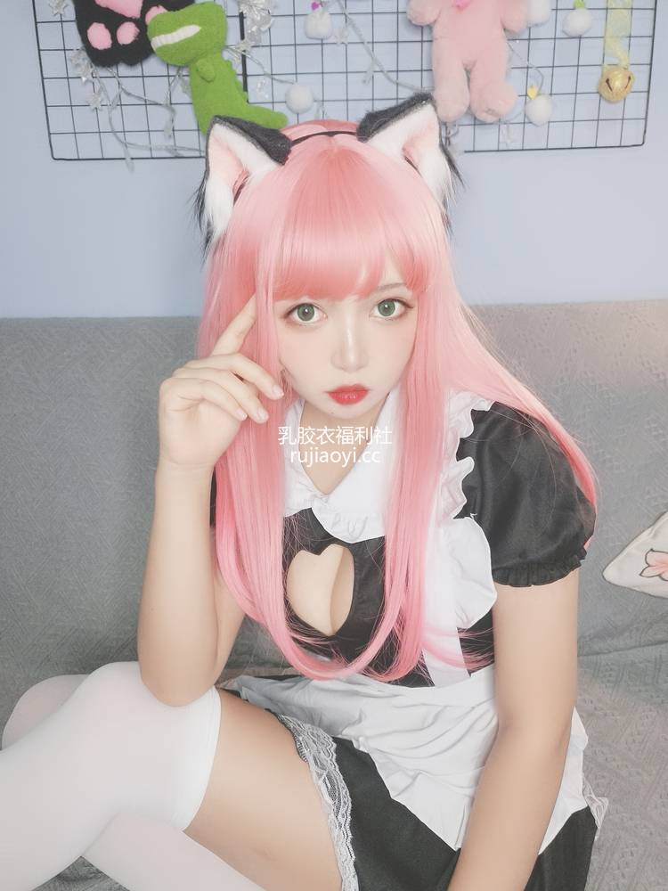 [网红杂图] 黑猫猫OvO – 猫女仆自拍 [13P36MB]
