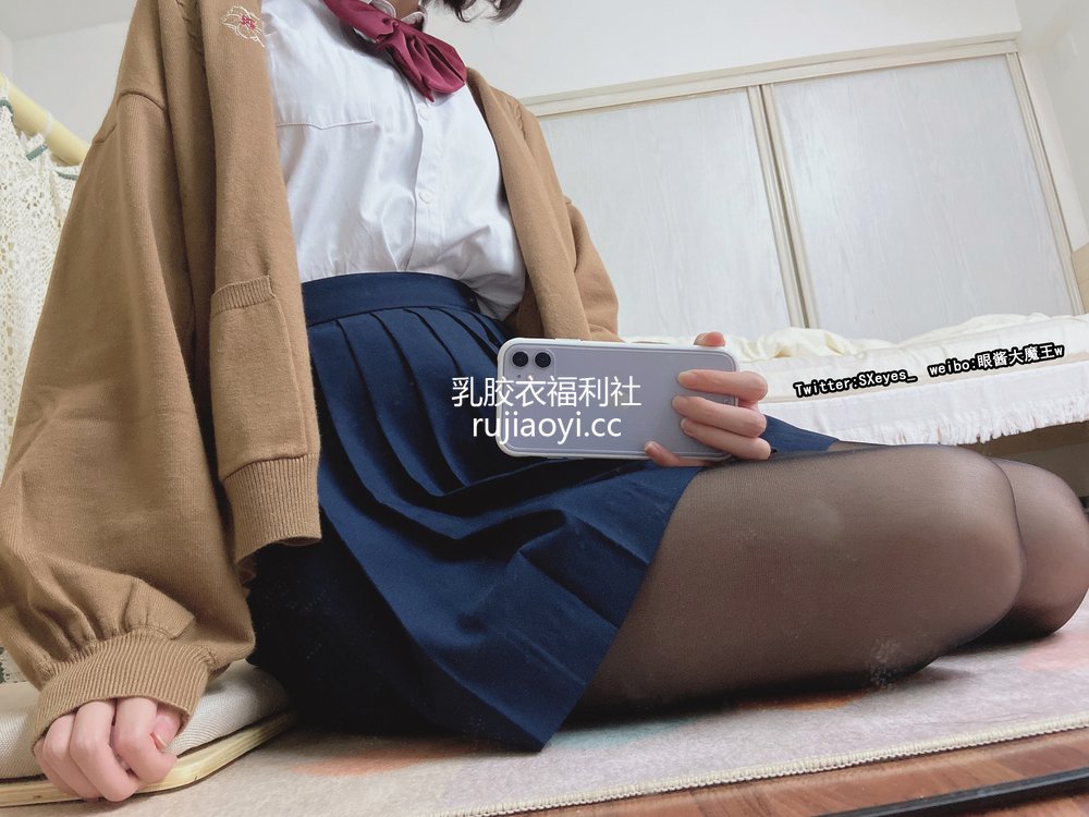 [网红杂图] 眼酱大魔王w – 制服 [30P92M]