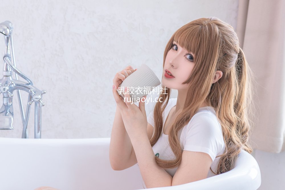 [网红杂图] 羊大真人 – 白色樱桃体操服 [34P317M]