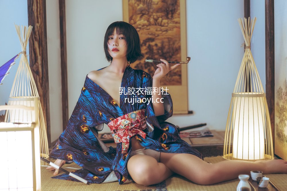 [网红杂图] 逐月su – 枸名 孔雀和服 [39P177M]