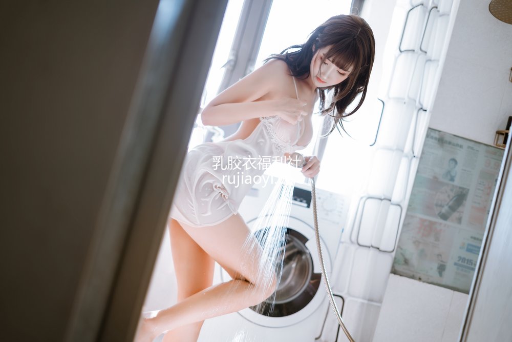 [网红杂图] 三度_69 – 赤夏 [21P193M]