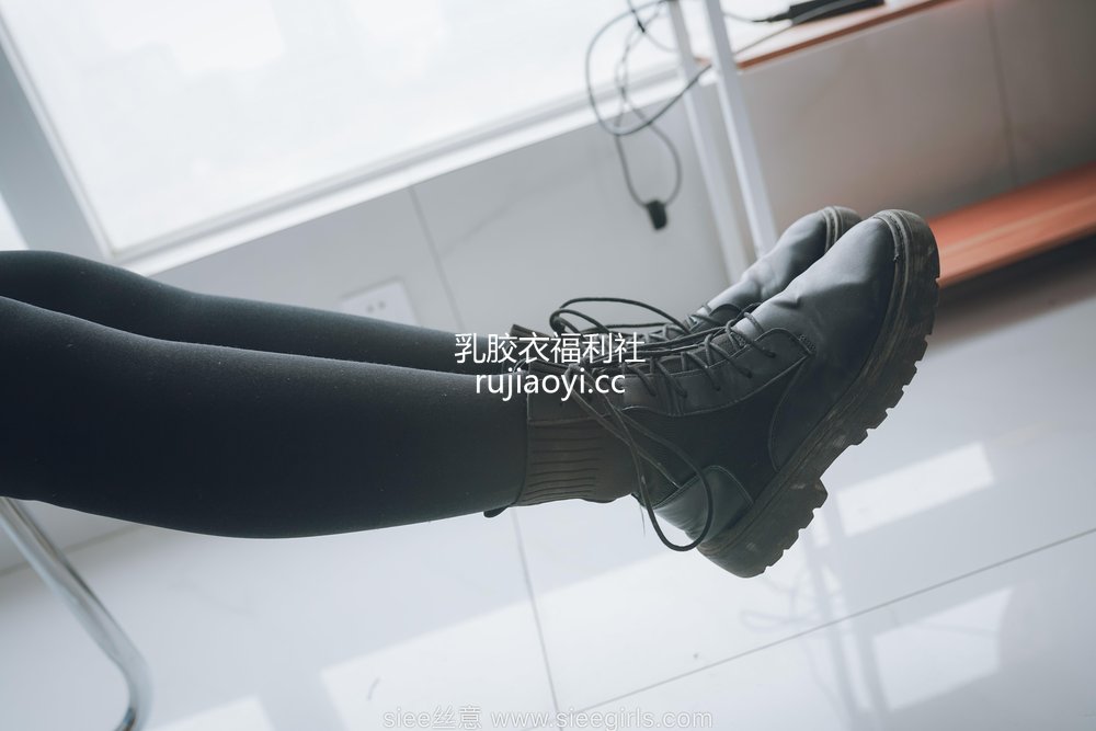 [SIEE丝意] NO.438 含含～碎梦青烟，落殇无言 [53P98MB]