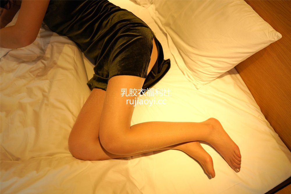 [KittyWawa袜小喵] – KT185《斩男高叉裙》 [59P73MB]