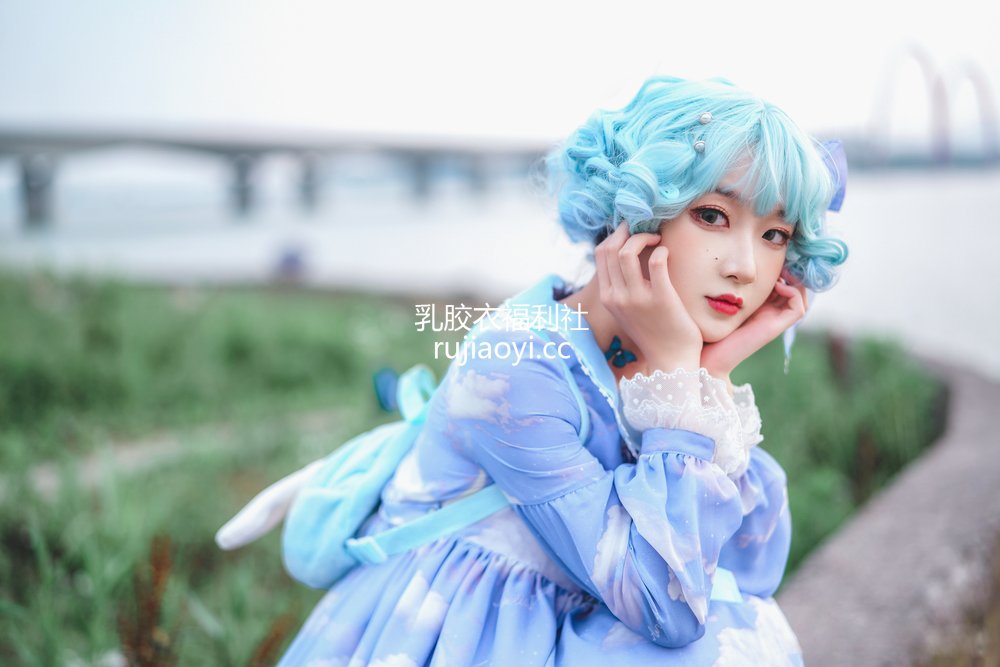 [网红杂图] 阿包也是兔娘 – lolita蓝裙 [9P144MB]