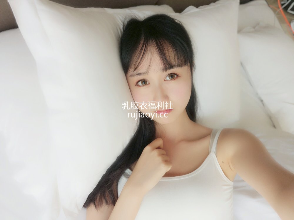 [网红杂图] 木绵绵OwO – 白色背心 [22P1V34MB]