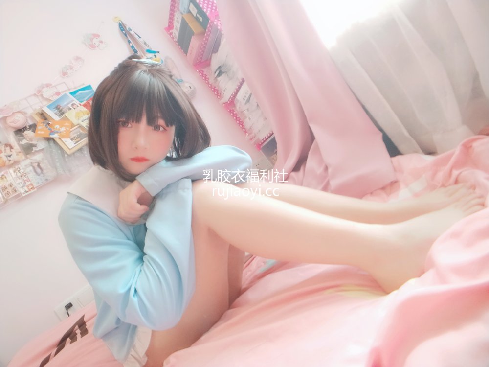 [网红杂图] 古川kagura – 淡蓝衣白袜裸足 [39P4V253MB]
